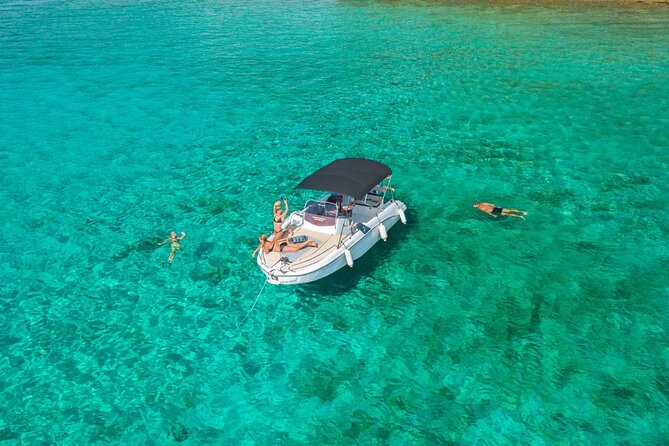 Adriatica Tour ( Blue Lagoon and Solta) from Trogir - Nečujam and the sink-boat wreck: a short snorkel mission