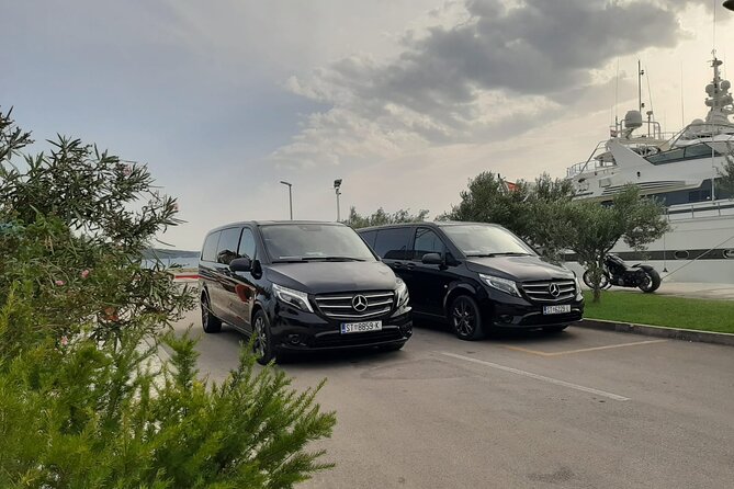 Airport shuttle - Price and value: $60.21 per group can be a steal