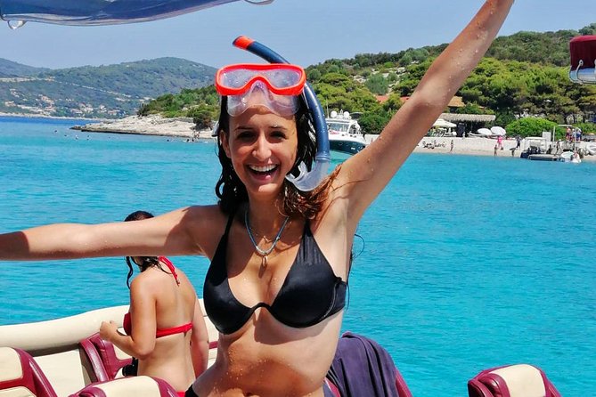 Blue cave and Hvar - 5 Islands speedboat tour from Split - Crew and On-Water Experience: Comfort, Music, and Quick Problem Solving