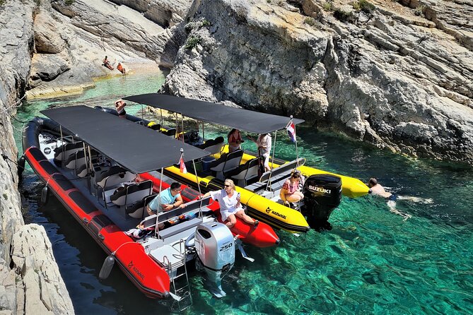 Blue Cave & Hvar, 5 Islands Speedboat with Luxury Seats in Shade - Blue Cave lighting: why your timing matters