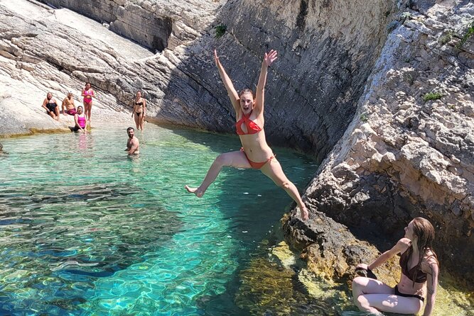 Blue Cave & Hvar, 5 Islands Speedboat with Luxury Seats in Shade - Boat comfort and onboard extras: shade, music, and safety