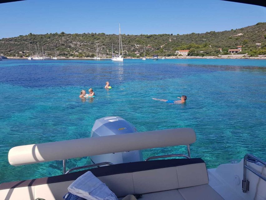 Blue Lagoon and hidden gems of island Šolta - Stomorska Bay lunch: filling fuel and a seaside reset