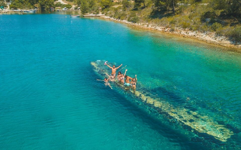Blue Lagoon and hidden gems of island Šolta - Hidden snorkeling stop after lunch: the bonus water time