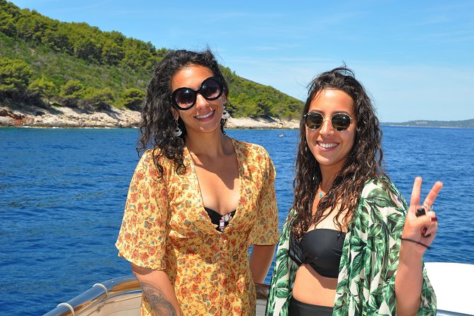Blue Lagoon Private Tour from Trogir - LUNCH IN THE RESTAURANT INCLUDED - Entering the Blue Lagoon from Trogir by private boat
