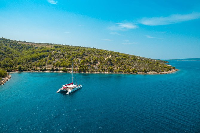 Blue Lagoon, Trogir & Čiovo catamaran tour with Food and Drinks - Čiovo Island and Fumia Bay: Lunch Plus Another Swim