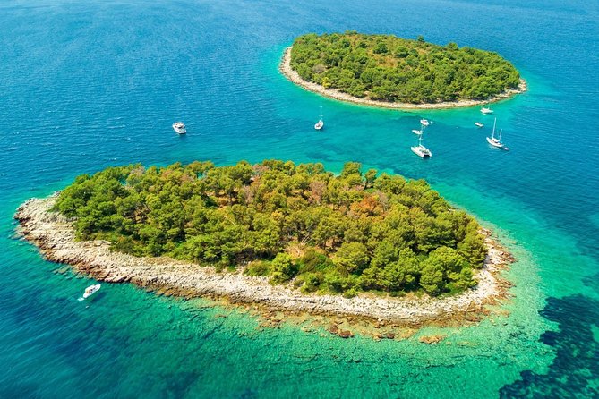Blue Lagoon & Wine tasting - 3 islands tour - Stomorska on Solta: lunch time and traditional Croatian tastes