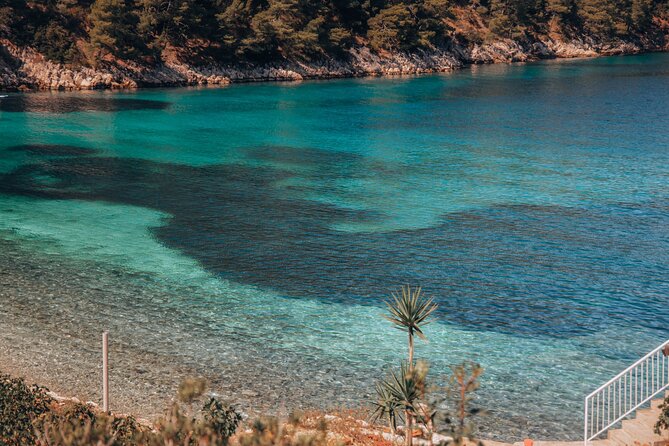 Brac, Hvar, & Solta Day Trip: Snorkeling, Wine & Lunch from Split - The Boat Experience: Comfort, Crew Energy, and a Real VIP Size
