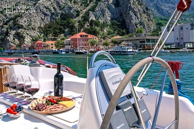 Brac Island One-Day Trip with the Sailboat Nana - Private Tour - Private sailing from Omiš to Brač: what Nana feels like