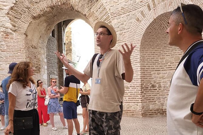 Chill Private Walking Tour of Diocletian's Palace - Stop 6: Papalićeva ulica (north half details in alley form)