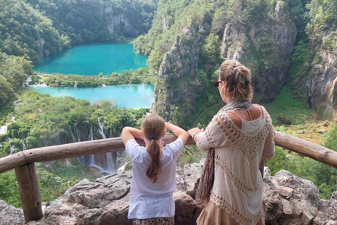 Day Trip to Plitvice lakes From Split - The drive in an air-conditioned minivan (and why the guide matters)