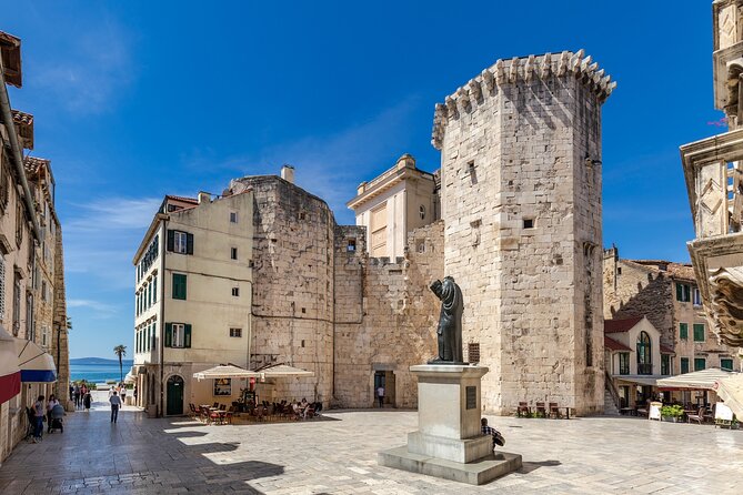 Diocletian's Palace Small Group Tour in Split - Vestibulum and the palace courts: the big impression in small spaces