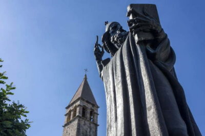 Essential Diocletian's Palace Tour for First-Time Visitors - Meet at Gregory of Nin and step into the palace via the Golden Gate