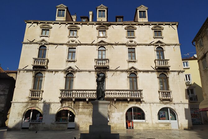 Experience Split With Local Professional Historian - Private - Jupiter’s Temple and St. Domnius: religion explained from street level