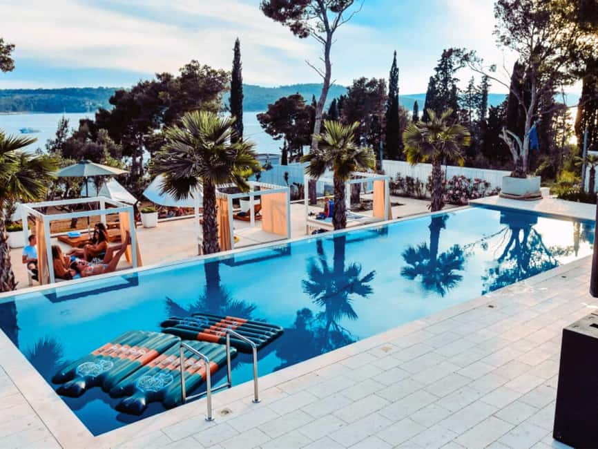 From Split: Brač Island Beach Bar and Pool Party - From Dock Bar to Brač Island: the setup that makes the day easy