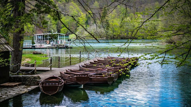 From Split: Plitvice Lakes Guided tour - Finding the meeting point: start in Split or Trogir, then go as one group