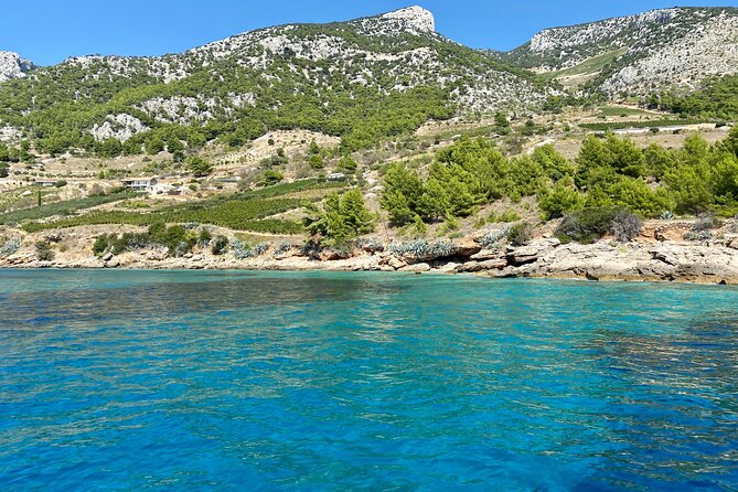 Full-Day PRIVATE Tour to ZLATNI RAT & HVAR - Onboard comforts that make the whole day easier