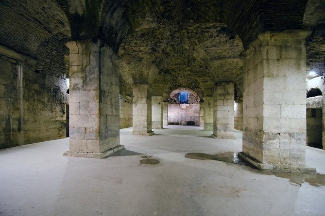 Game of Thrones Tour Split - City Of Dragons - Underground Cellars: Where the Guide Brings the Real Atmosphere