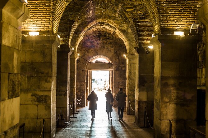 Game Of Thrones Tour Split - small group - Meeting at Obala and getting oriented fast