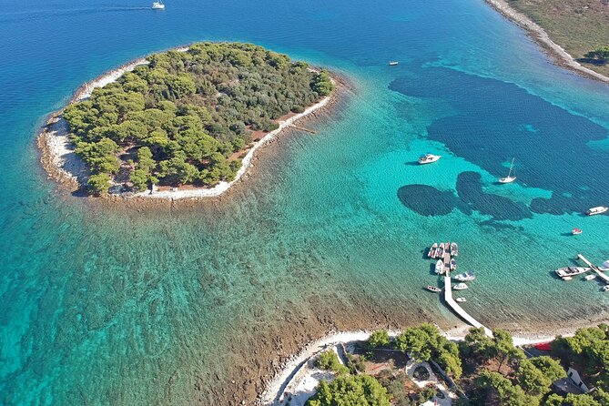 Islands Brač, Šolta & Blue lagoon - Private speedboat tour - Beach Vela Rina: sandy, warm, and a calmer final stretch
