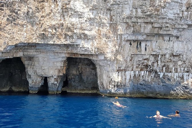 Private Blue Cave and Hvar - 5 Islands Tour - Komiza: old fisherman town energy, a practical breakfast break, and good photo stops