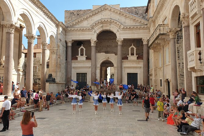 Private History Split Walking Tour in Italian - Small group - Vestibulum and the Chance of Dalmatian Singing