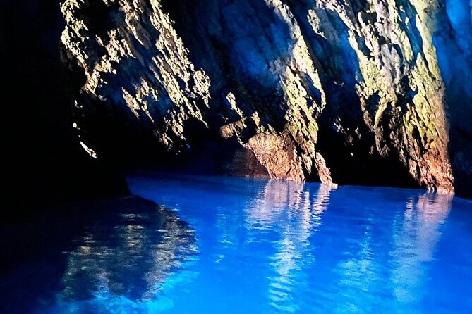 Private speedboat tour to Blue Cave and visit Island Hvar - Start at Kamerlengo Castle and head out early