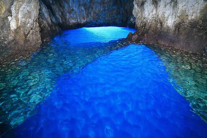 Private speedboat tour to Blue Cave and visit Island Hvar - Komiža on Vis: walking the slower side of Dalmatia