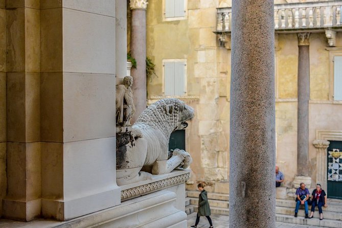 Private Split Walking Tour with Cathedral Entrance - How Much Walking, and What Shoes to Wear