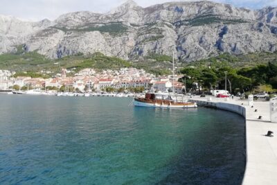 Private transfer: Split to Dubrovnik with side-trip to Makarska - The Makarska Hour: How to Use It for Food and Legs