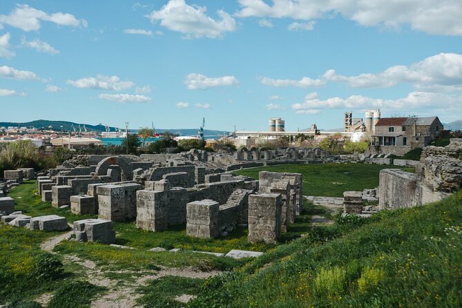 Salona & Amphitheater - Private guided tour - Admission incl. - Pet mostova: the five bridges and the industrial edge