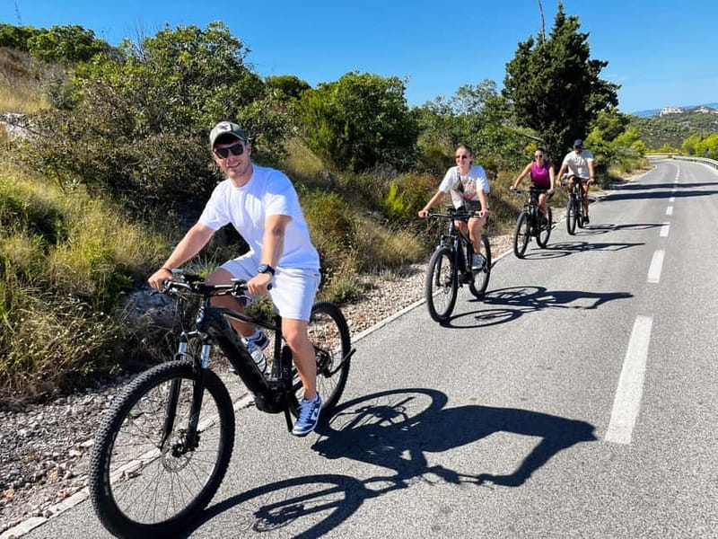 Self-guided mountain bike tour (non-electric) - Self-guided on your phone: freedom with guardrails