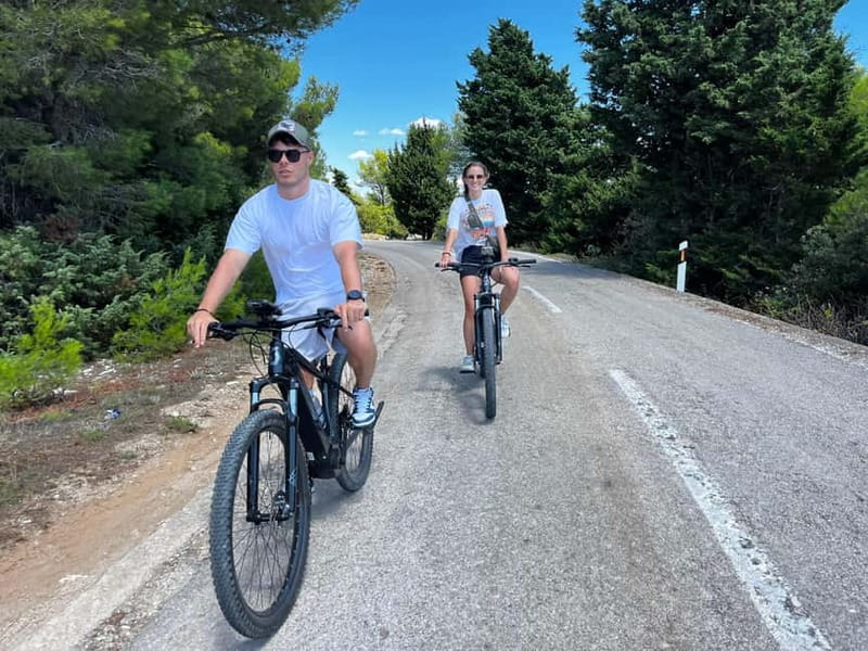 Self-guided mountain bike tour (non-electric) - Bike, helmet, and comfort you can actually feel
