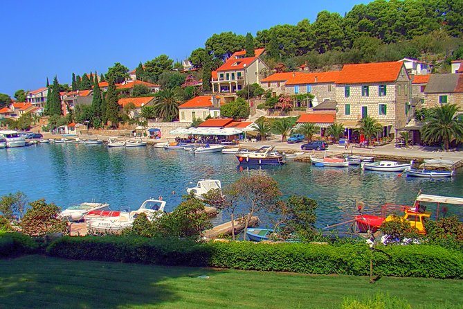 Speedboat Blue Lagoon & 3 Islands tour from Trogir - Stop 3: Maslinica on Šolta for lunch and old-town strolling