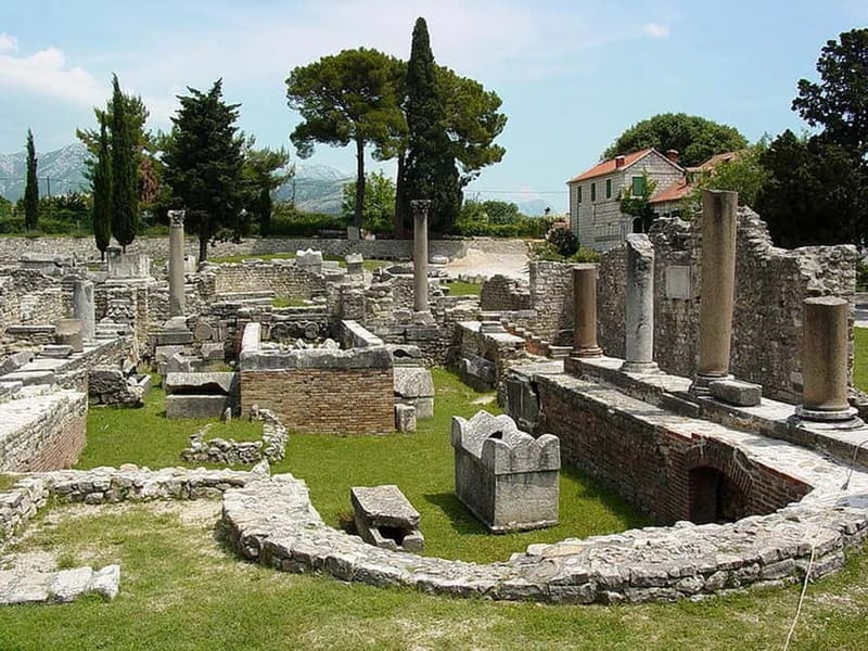 Split and Salona Cultural Heritage Day Tour from Trogir - Museum moments: marble sarcophagi and the Roman scale lesson