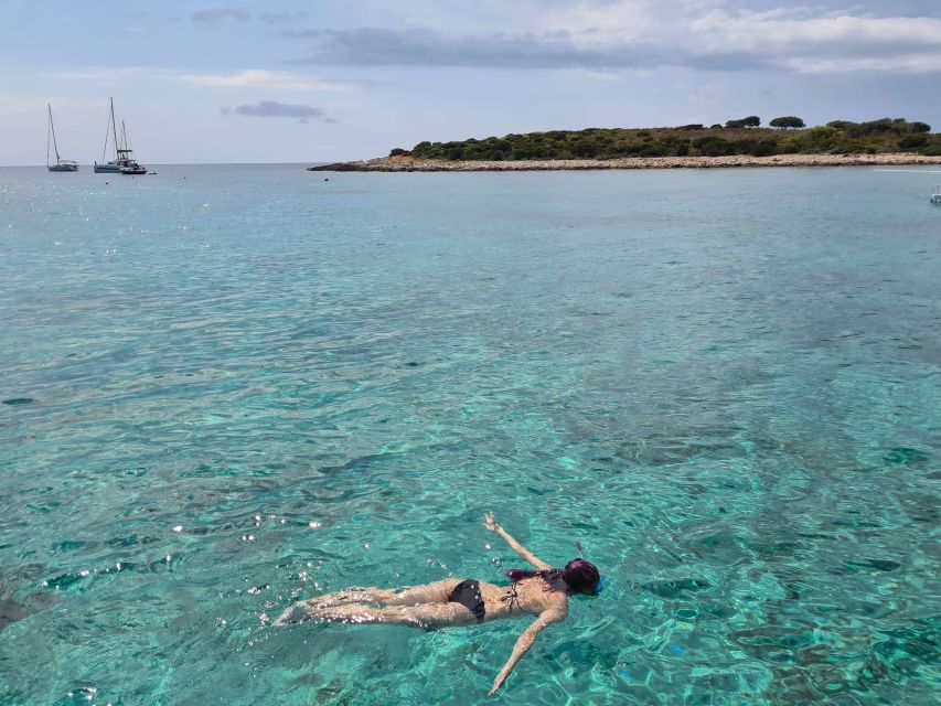 Split: Bisevo, Vis, and Hvar Boat Tour with Snorkel Stops - Hvar town and Fortica option: lunch, sightseeing, and choosing your pace