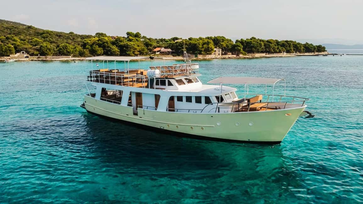 Split: Blue Lagoon and 3 Island Cruise with Food and Drinks - Čiovo and Borko Beach Bar: The Cove Finale