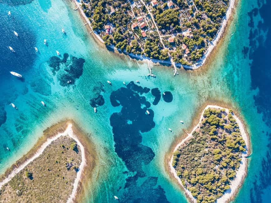Split: Blue Lagoon and 3 Islands Tour - Maslinica on Šolta: fishing village calm with walking and lunch time