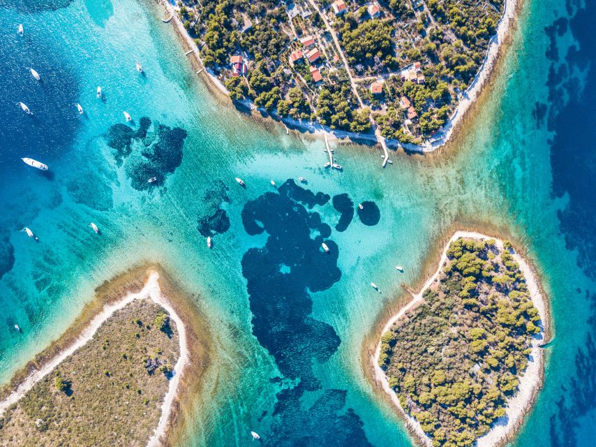 Split: Blue Lagoon and Šolta Boat Tour with Lunch and Drinks - Nečujam Bay and the Kontesa shipwreck: snorkeling payoff