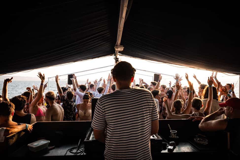 Split: Blue Lagoon Boat Party with DJs, Shots & After Party - Two Decks, Live DJs, and Onboard Photos: Your 6-Hour Music Timeline