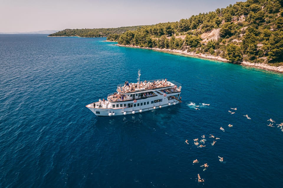Split: Blue Lagoon, Shipwreck and Šolta with Food and Drinks - Šolta’s Maslinica Visit: Village Time Without the Rush