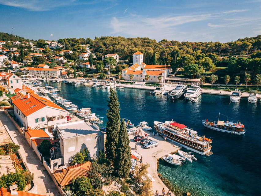 Split: Blue Lagoon, Shipwreck and Šolta with Food and Drinks - Getting Your Spot: Sunbeds, Deck Seating, and Boarding Timing