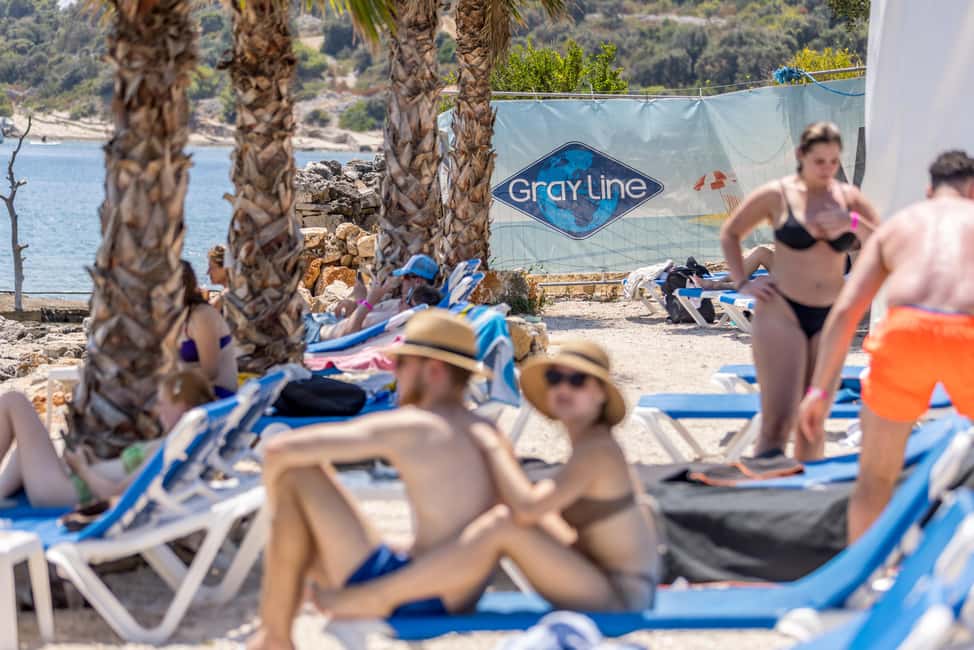 Split: Blue Lagoon, Shipwreck, & Šolta with Lunch & Drinks - Quick booking and meeting-point tips that prevent stress