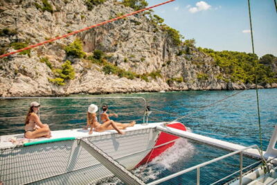Split: Blue Lagoon & Trogir Boat Tour with Lunch and Drinks - Getting to dock no. 4: make check-in your warm-up