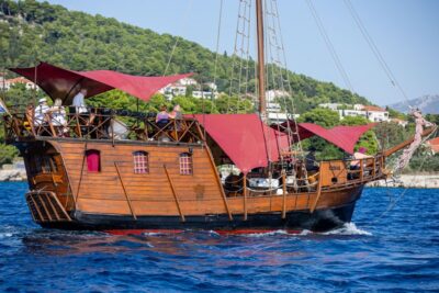 Split: Cruise on Columbo's Pirate Ship "Santa Maria" - The best part: drinks on the water without making it complicated