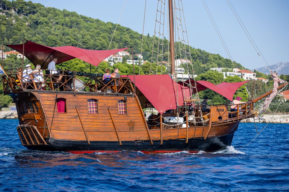 Split: Cruise on Columbo's Pirate Ship "Santa Maria" - The best part: drinks on the water without making it complicated