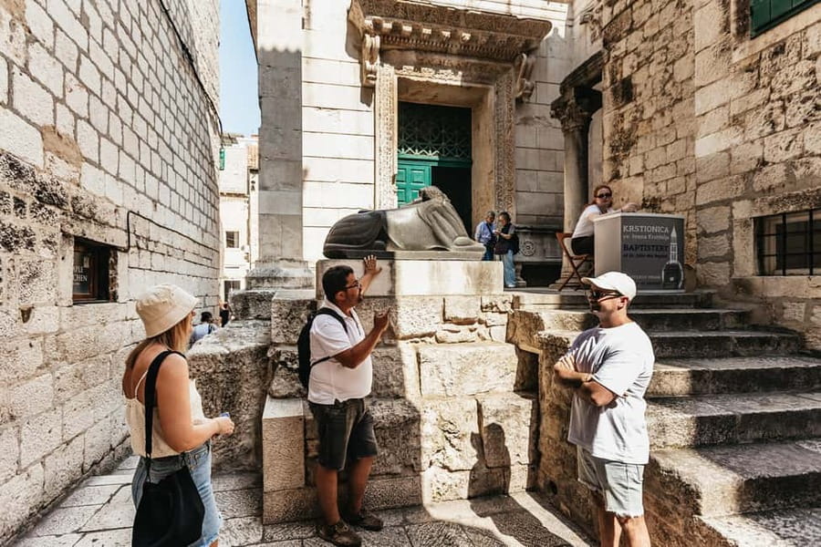Split: Diocletian Palace & Old Town Guided Walking Tour - Finding the red bus at Apodos Travel Agency