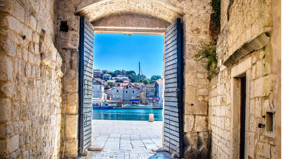 Split: Half-Day Blue Lagoon, Shipwreck, and Trogir Boat Tour - Should you book this Split tour?