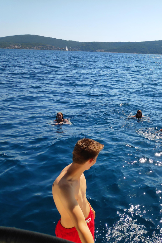 Split: Half Day Sailing Tour with Swim Stop, Snacks and Wine - Who should book this sailing tour (and who shouldn’t)