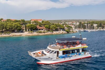 Split: Hvar, Brač, and Pakleni Cruise with Lunch and Drinks - Getting On Board: Split vs Trogir and the Morning Reality