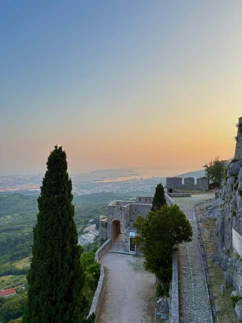 Split: Klis Sunset Sightseeing Bus Tour - The 20-minute coach ride: use it to get comfortable